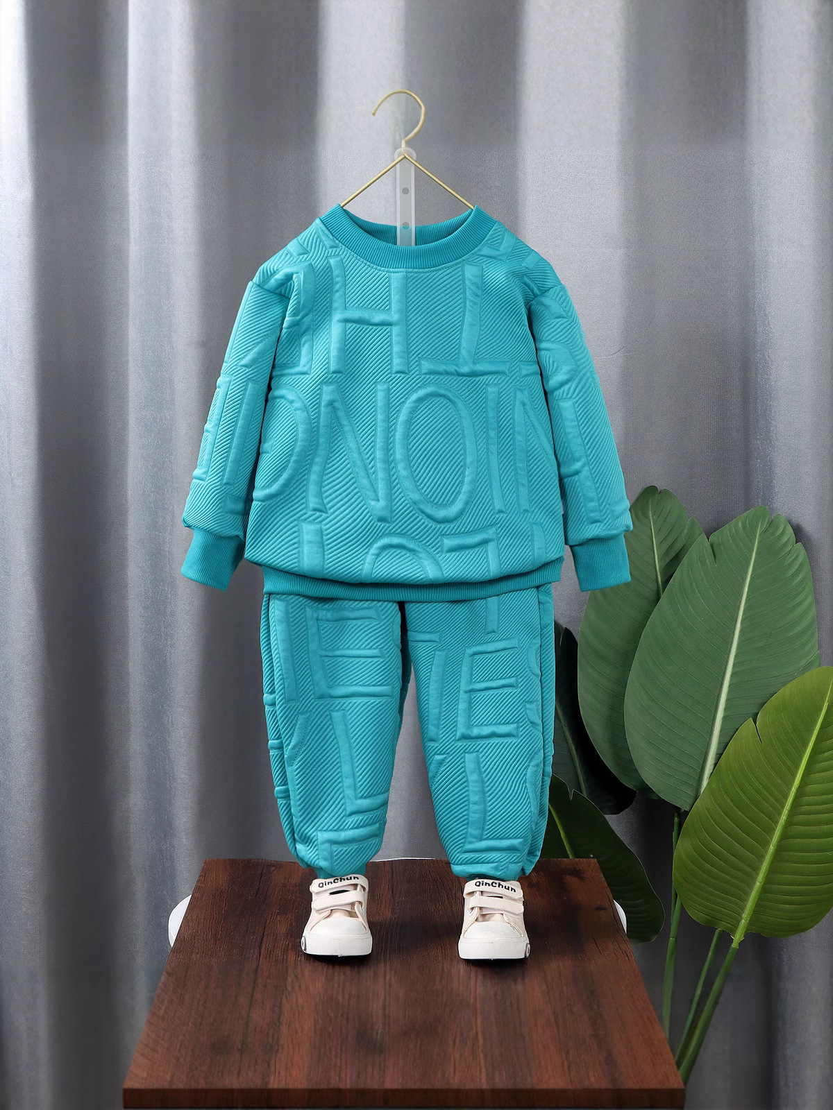 Children's demi-season trend universal set for men and women