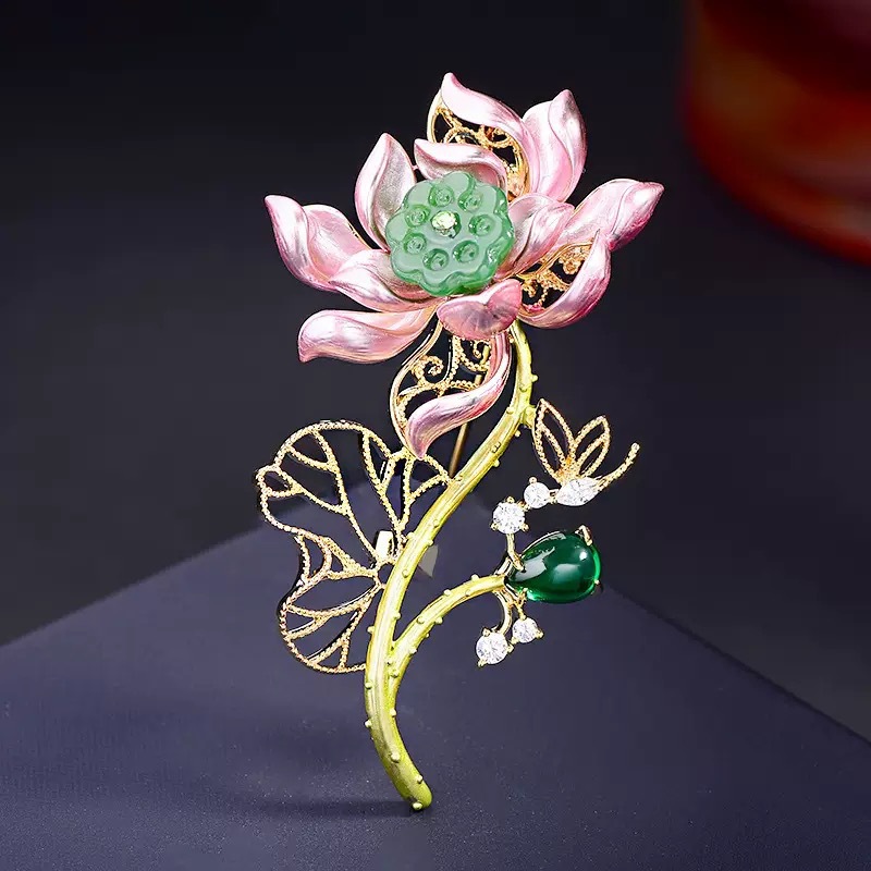 New Elegant and Elegant Lotus Brooch Niche Design Fashionable Enamel Lotus Brooch High-End Suit Clothing