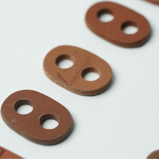 Factory Supply Leather Porous Pig Nose Buckle Leather Label Leather Rope Buckle Bags Clothing Accessories Rope PU Pig Buckle