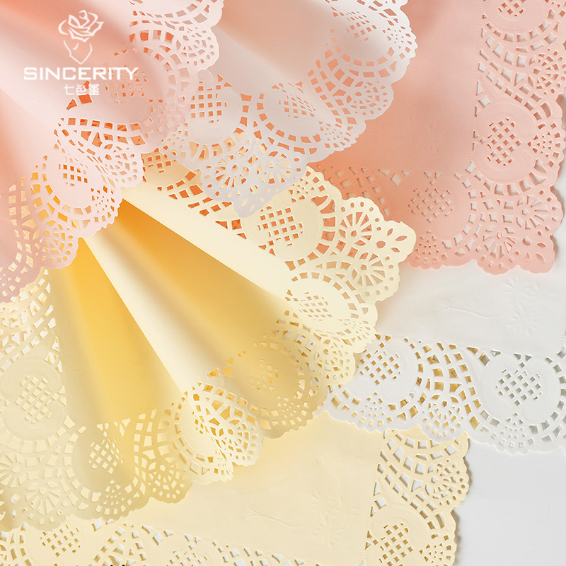 Qisejangwang Red Sea Salt Queso Ramo redondo cuadrado Papel de envolver Papel de encaje tridimensional Envoltura de encaje hueco Flor