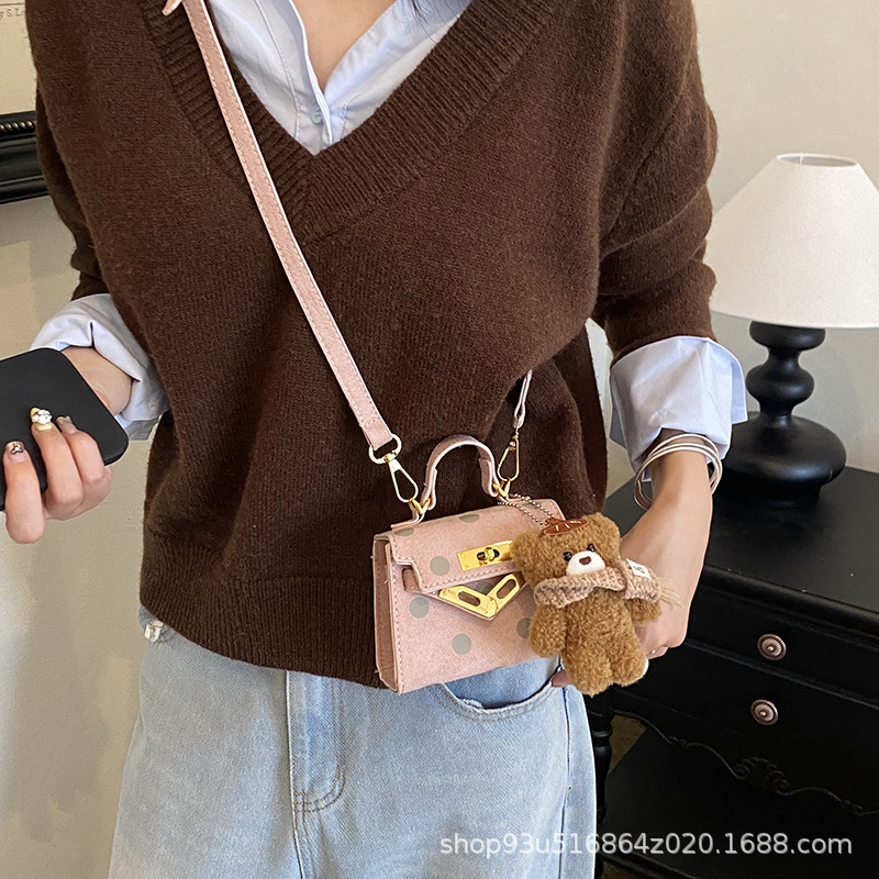 Girls' polka dot Kelly bag, a small and exquisite crossbody bag for children, a new lightweight and luxurious bear-themed shoulder bag with a high-end feel, perfect for carrying headphones