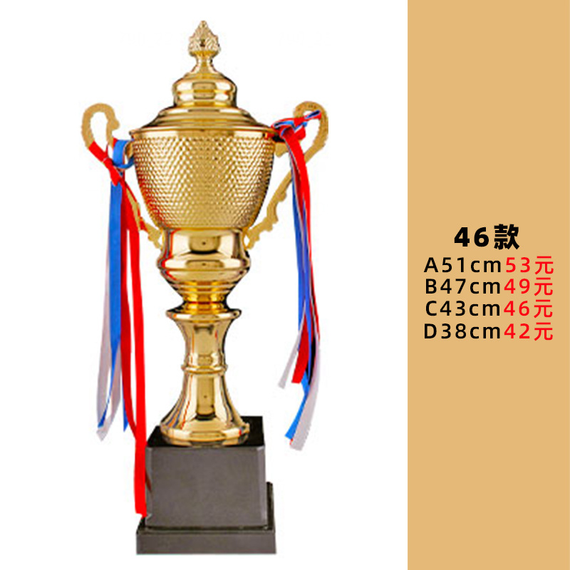Trofeo de baloncesto de metal para eventos deportivos, trofeo grande de fútbol de cuatro columnas, artículos artesanales para celebraciones y premios, venta al por mayor del fabricante.