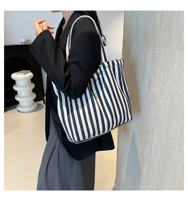 2024 Autumn/Winter new versatile and fashionable striped handbag shopping bag, two-tone large-capacity trendy single-shoulder bag undefined