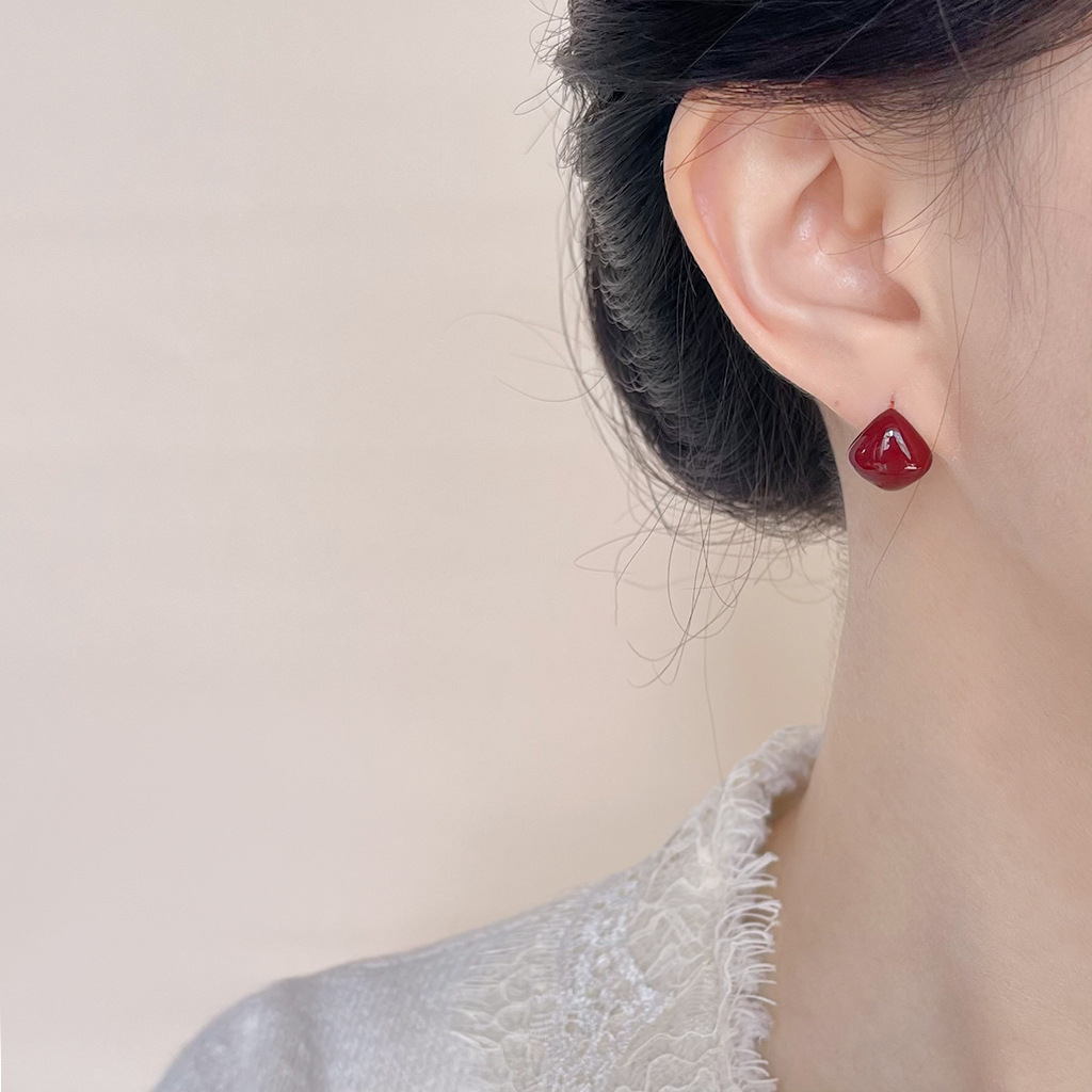 Retro burgundy geometric design fashionable earrings