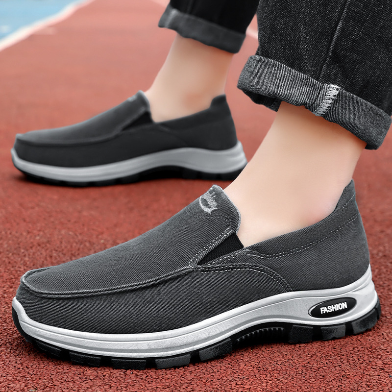 Zapatos casuales de corte bajo, zapatos de hombre, nuevo estilo de verano, cómodos zapatos de tela viejos de Beijing, zapatos de hombre transpirables de color sólido al por mayor