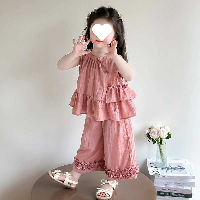 Детский летний костюм для девочек 2025 года: безрукавка на пуговицах, топ с рюшами, широкие брюки, модный комплект из двух предметов