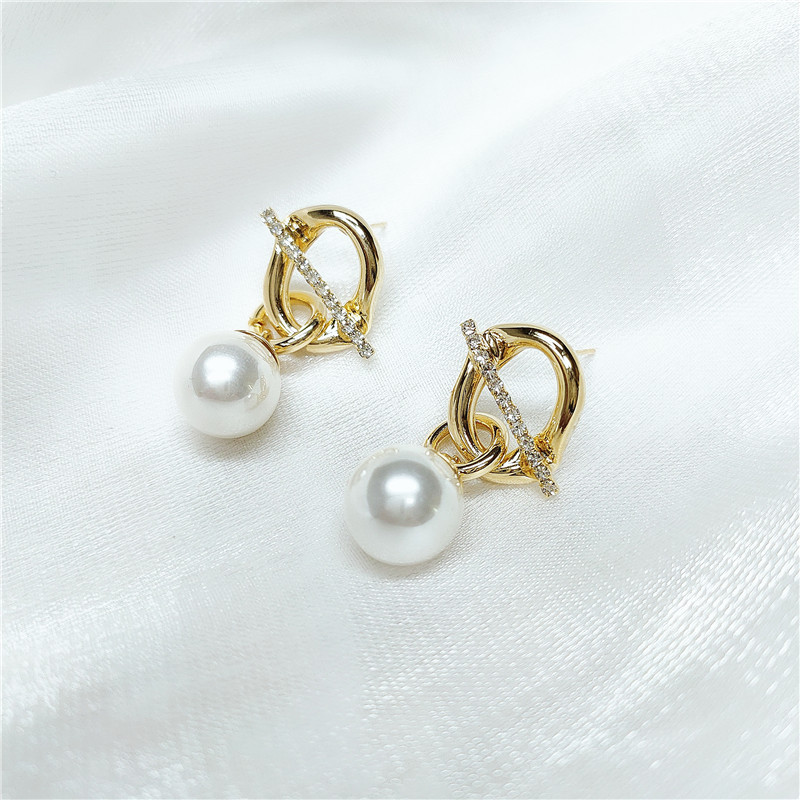 Boucles D&#39;oreilles En Perles Dorées Géométriques Rétro display picture 5