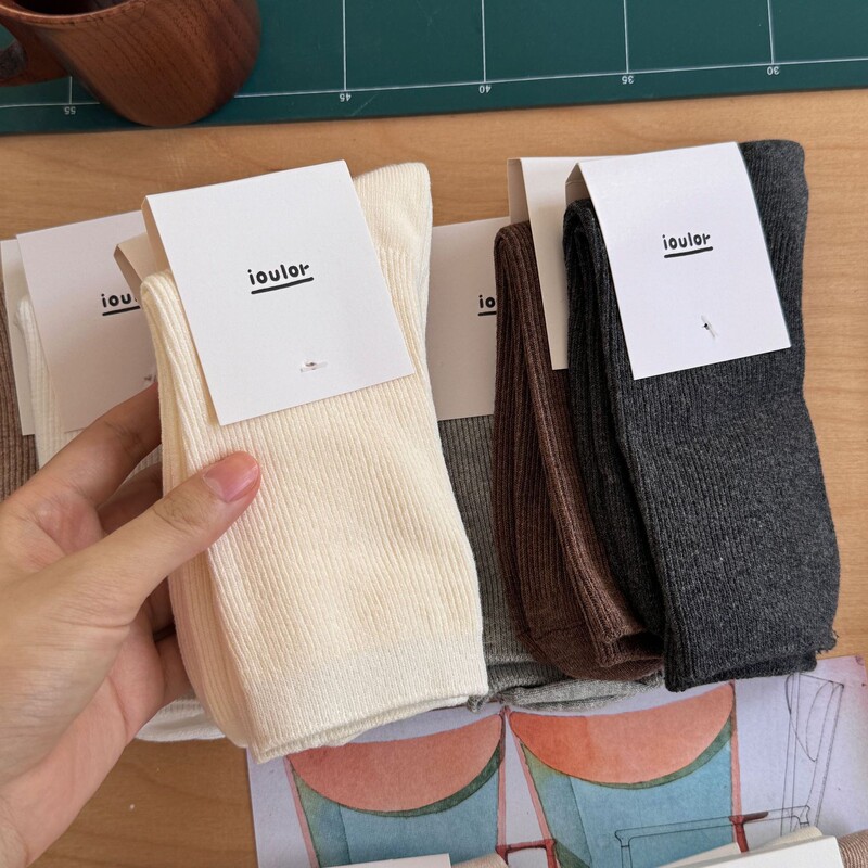 IOULOR autumn and winter new solid color thin strip pile socks girls Joker casual socks cotton socks Korean socks wholesale