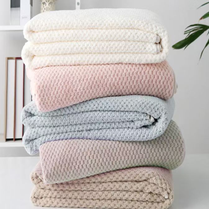 Korallenfarbenes Polar-Handtuchset mit Ananasdesign, extra dick, saugfähig, fusselarm, für Gesichtsreinigung und Bad, Großhandel, saugfähig, fusselarm.