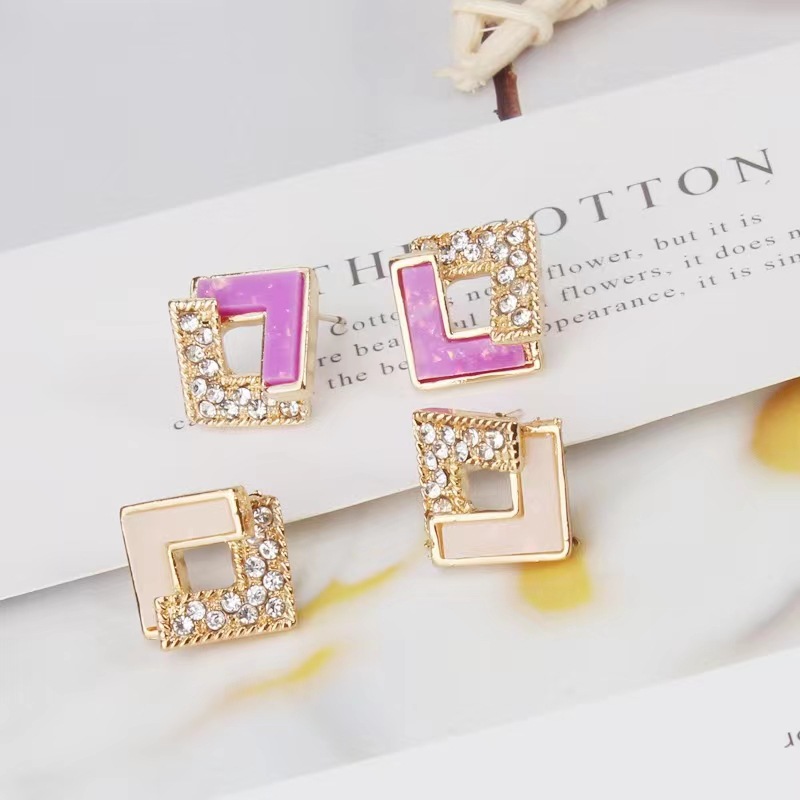 Geometric three dimensional square elegant fashionable short…