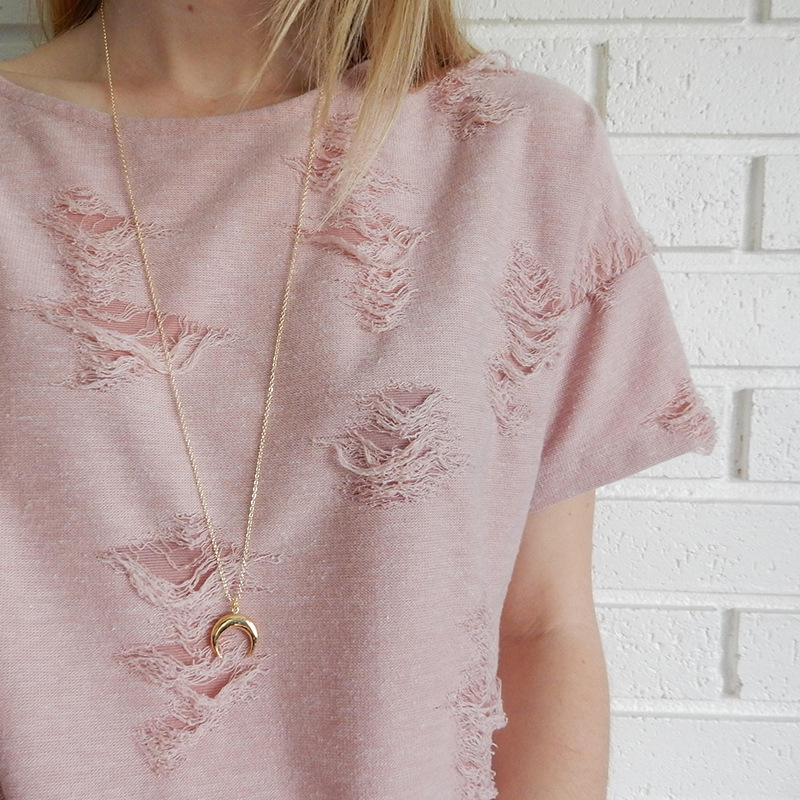 European and American cross-border popular jewelry long metal horn necklace fashionable simple crescent women's sweater chain accessories