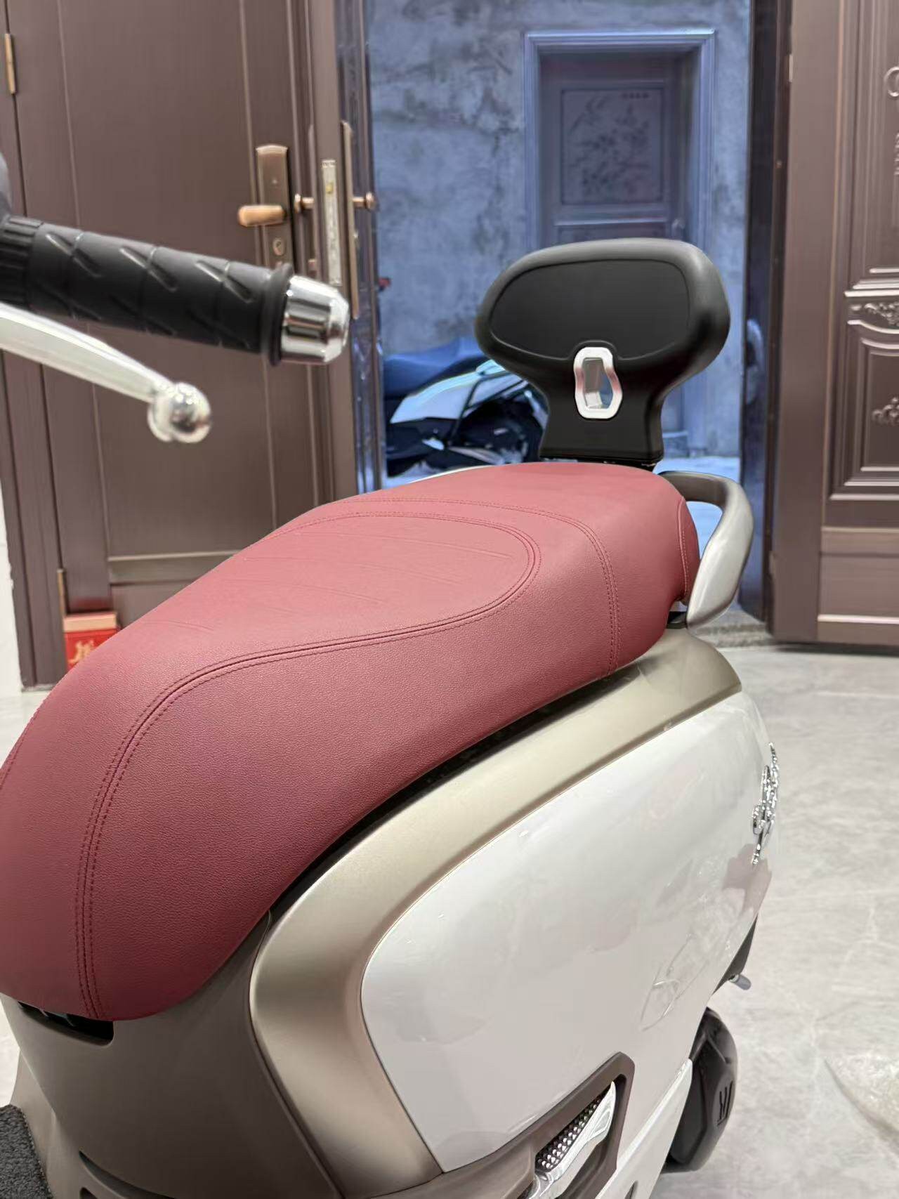 Suitable for Haojue Lumi125 Modified Rear Backrest, Rear Seat Lumbar Support, Passenger Backrest, Cushion Humpbackrest