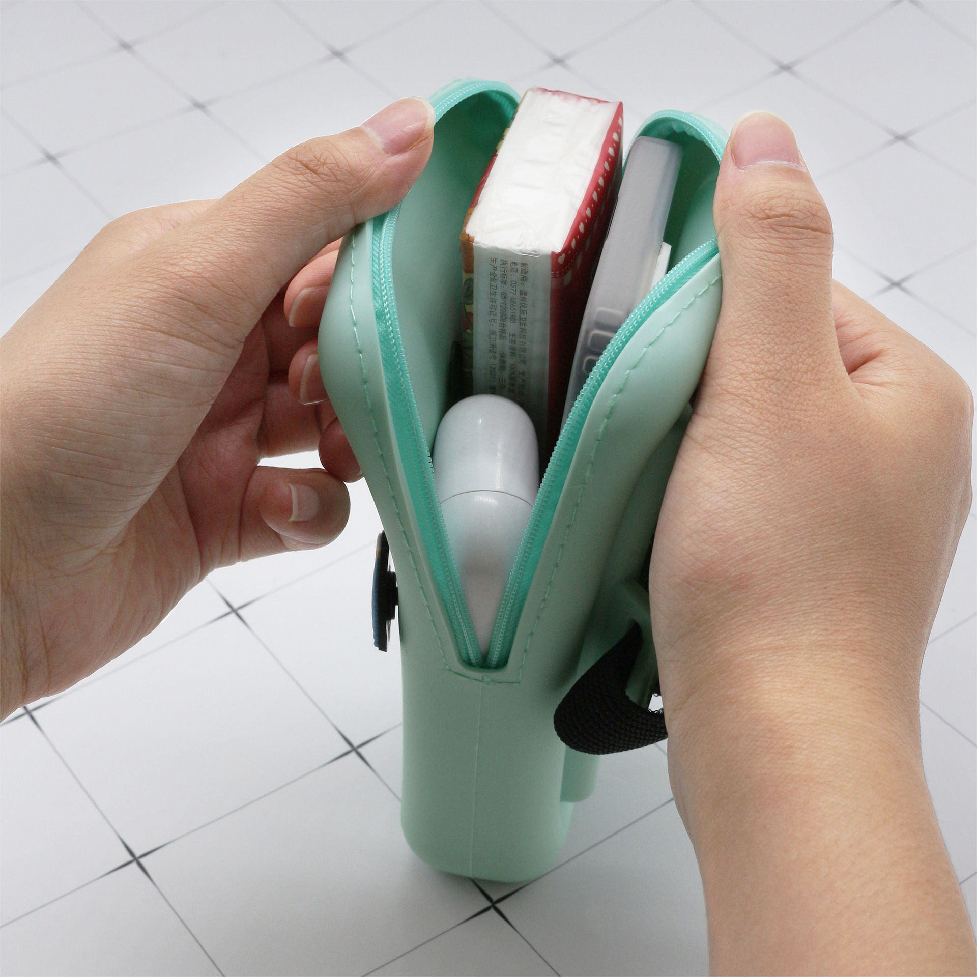 Bolso de agujero de silicona con taza de agua stanley explosiva transfronteriza 40oz Ice Ba Cup Monedero Bolso de brazo deportivo al aire libre