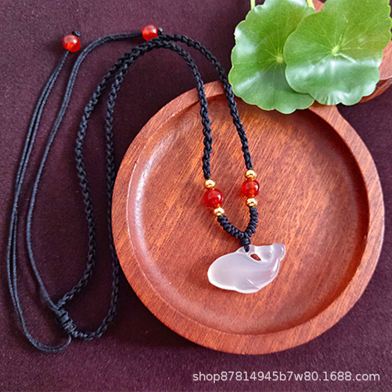 붉은 마노구슬 밧줄을 단 돌고래 (27*14mm)