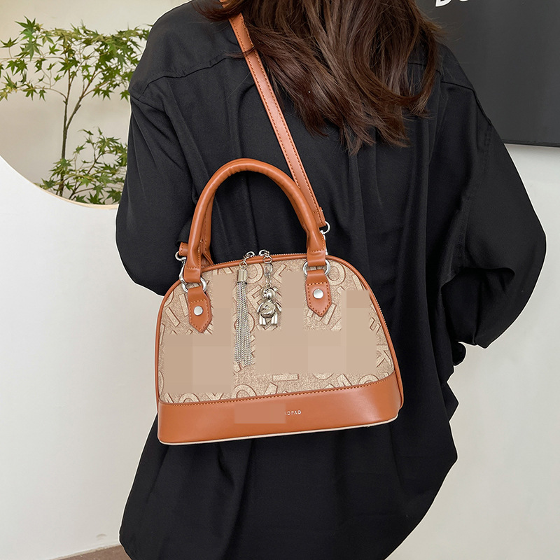 Bolsos transfronterizos nuevos bolsos de hombro para mujer Bolsos de mujer portátil de alta gama Bolsos diagonales retro casuales al por mayor