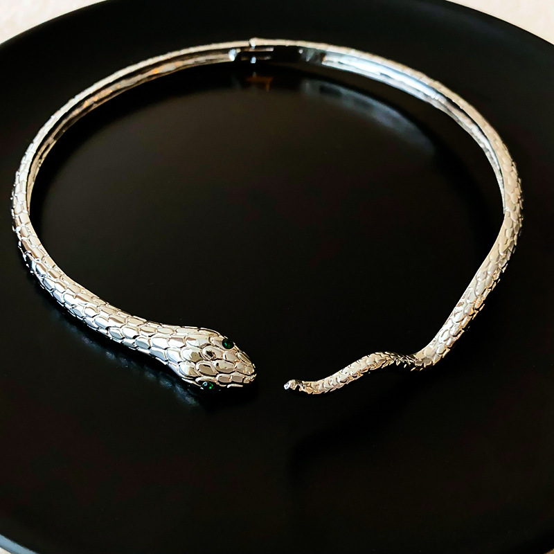 Brazalete transfronterizo de collar de serpiente enrollado con diamantes de alta calidad, diseño de cadena de clavícula atmosférica europea y americana, collar de temperamento de sentido femenino