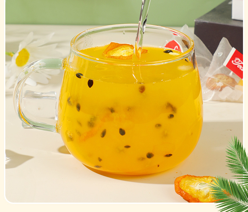 Kumquat Passion Fruit Triangle Tea Bags Cold Brew Fruit Tea 10g x 50 Packs 200g in use