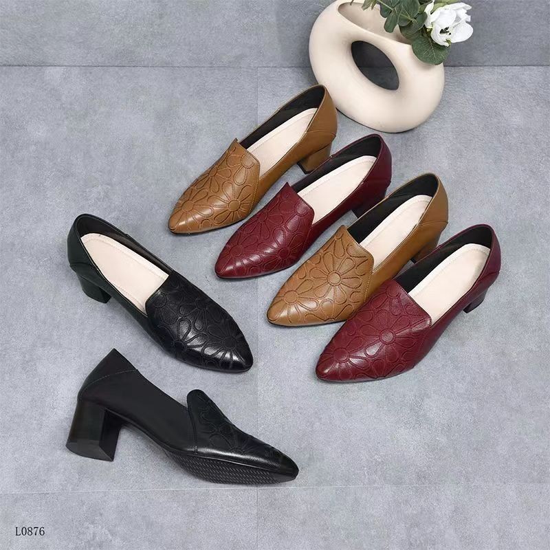 2026 primavera y otoño nuevos tacones profundos de punta de moda zapatos de trabajo cómodos zapatos de bordado de tacones gruesos rojos zapatos para mujeres