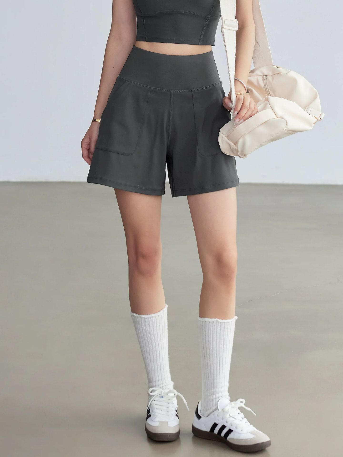 Trajes deportivos 2026 nuevos pantalones cortos de mujer ropa casual de tamaño grande suelta entrenamiento de carrera pantalones rápidos secos ropa de fitness