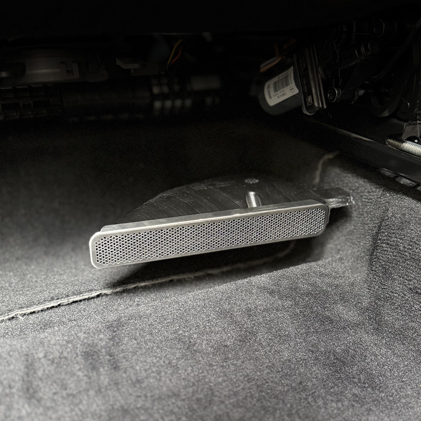 Suitable for Volvo Xc60Xc90S90S60V90 Under-Seat Air Outlet Mask Stainless Steel Interior Modification Dustproof