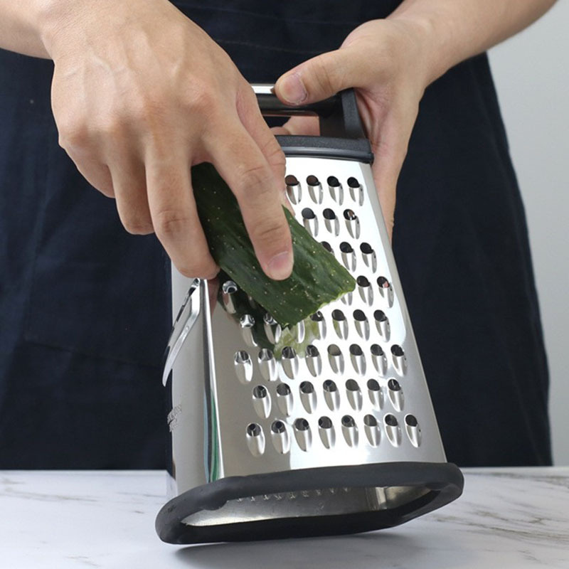 Cuatro lados de acero inoxidable raspador con mango, raspador multifuncional para pepinos, zanahorias, queso, patatas