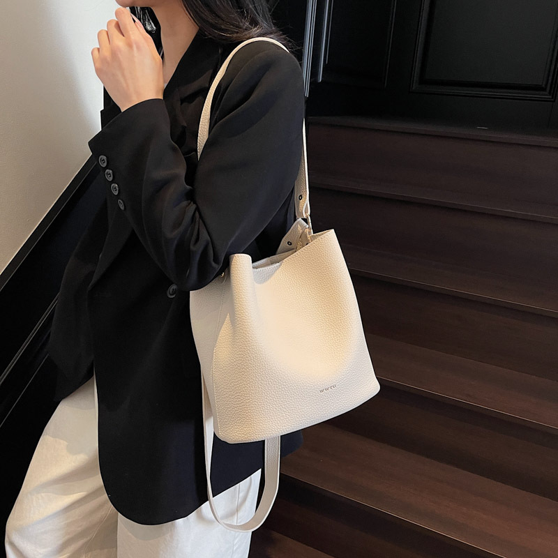 レトロ大容量バケットバッグ女性用 2025 新しい多用途ファッション通勤ショルダークロスボディバッグ西洋スタイルの母と娘のバッグ|undefined