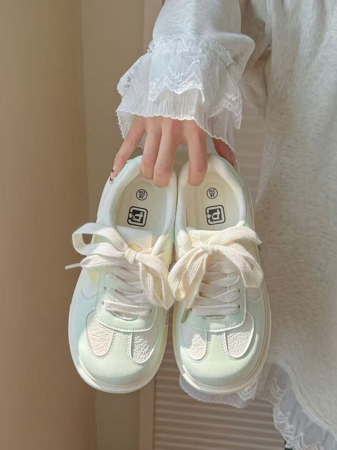 2026 primavera y verano nuevos zapatos de skate inswind pan zapatos cómodos, suaves y elevados, zapatos blancos resistentes al desgaste para mujeres