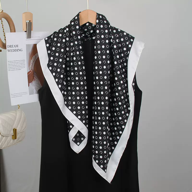 韩版腰果印花三角形丝巾女夏季氛围感穿搭头巾仿真丝时尚发带配饰