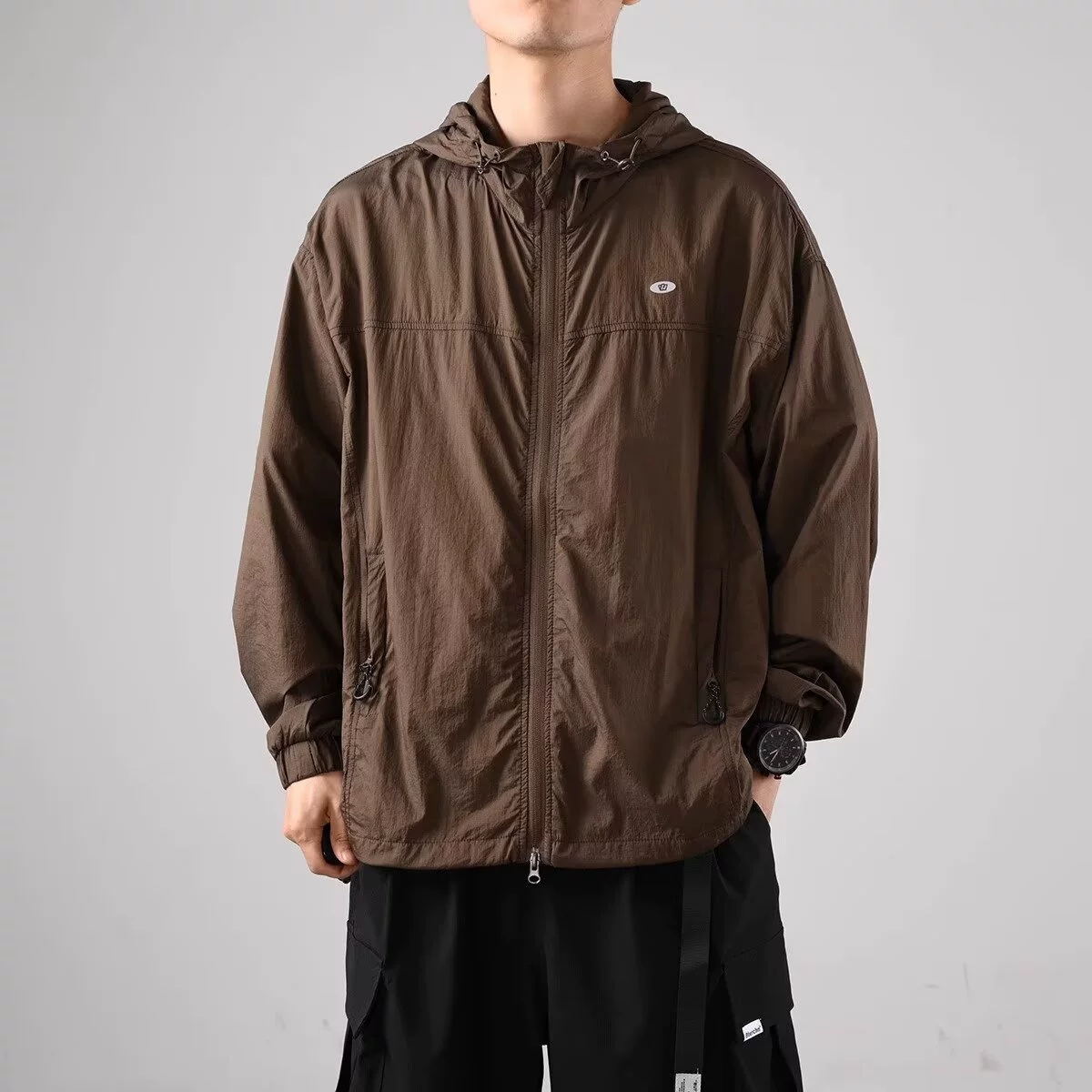 Американская летняя прохладная, легкая и дышащая солнцезащитная одежда для мужчин, летняя свободная уличная альпинистская солнцезащитная рубашка с капюшоном, модная куртка