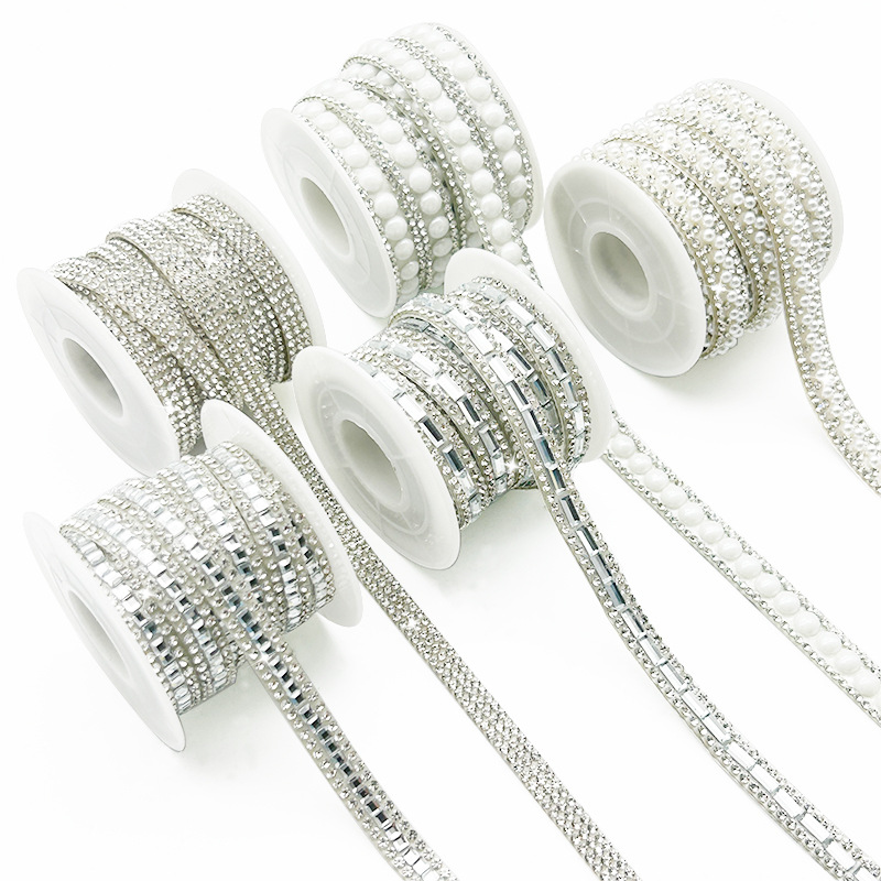 Tiras de perlas y diamantes de imitación al por mayor para ropa, cinturones de diamantes de imitación sencillos, ribete para zapatos y sombreros, tiras de diamantes de imitación hechas a mano para bricolaje.