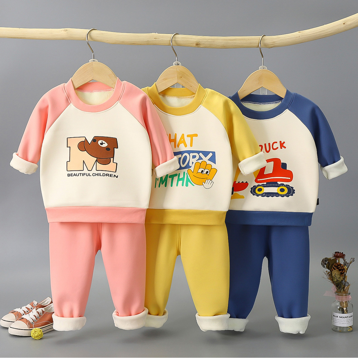儿童卡通卫衣2021新款男童女童幼婴韩版童装加绒加厚纯色保暖套装