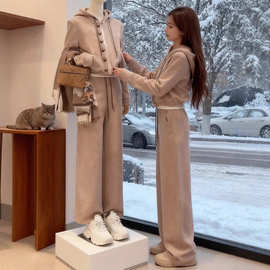 欧货休闲运动套装女秋冬新款时尚宽松加绒外套阔腿裤两件套潮