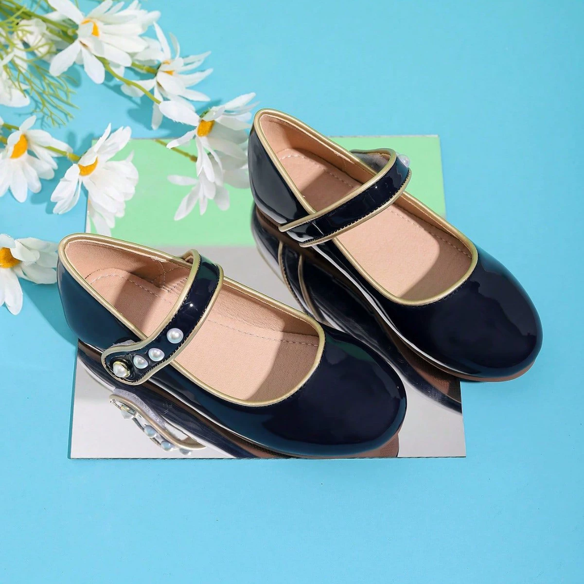 Трансграничная внешняя торговля корейская версия нишевых жемчужных липучек плоские туфли для девочек модные дикие темпераментные маленькие кожаные туфли принцессы