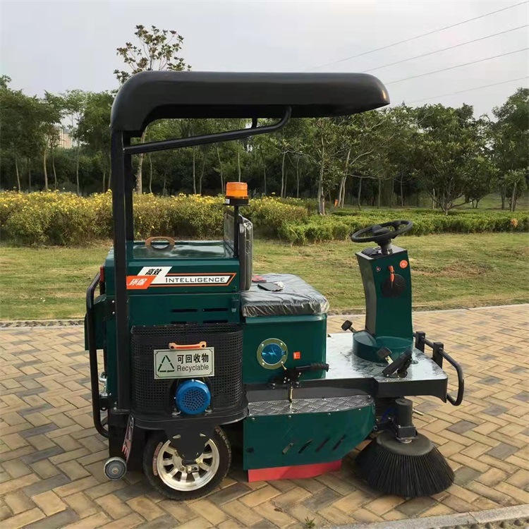 成德 驾驶型电动公路扫地车 环卫扫路车 操作简单