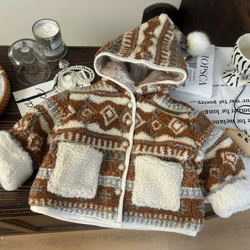 韩版童装2025新款冬季女童羊羔毛外套儿童加绒加厚连帽毛球外套潮