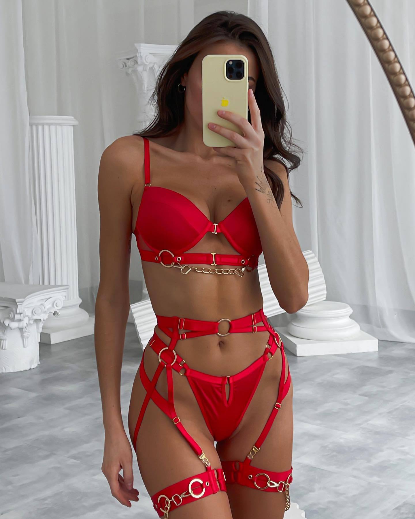 Solid Color Strapped Sexy Back Beauty Gather Chain Bra&panty Set display picture 3
