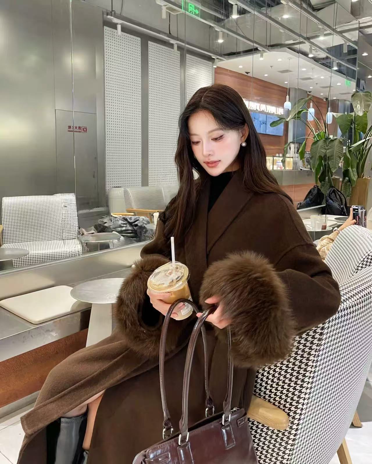 커피색