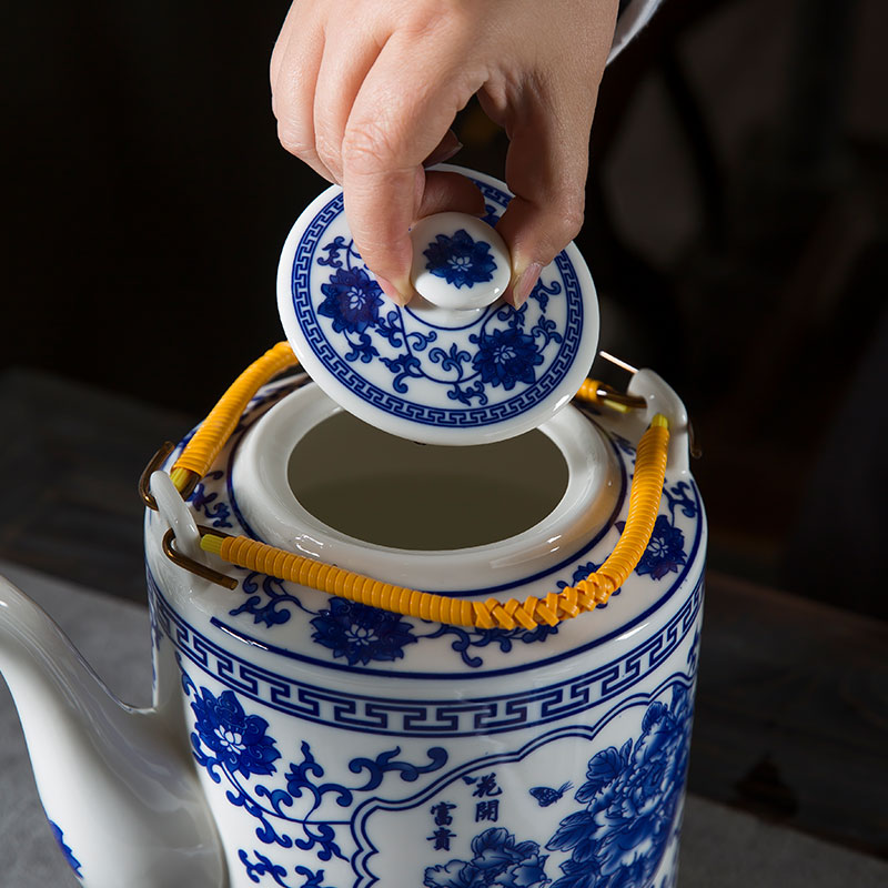 Capacious explosion-proof ceramic teapot for home use