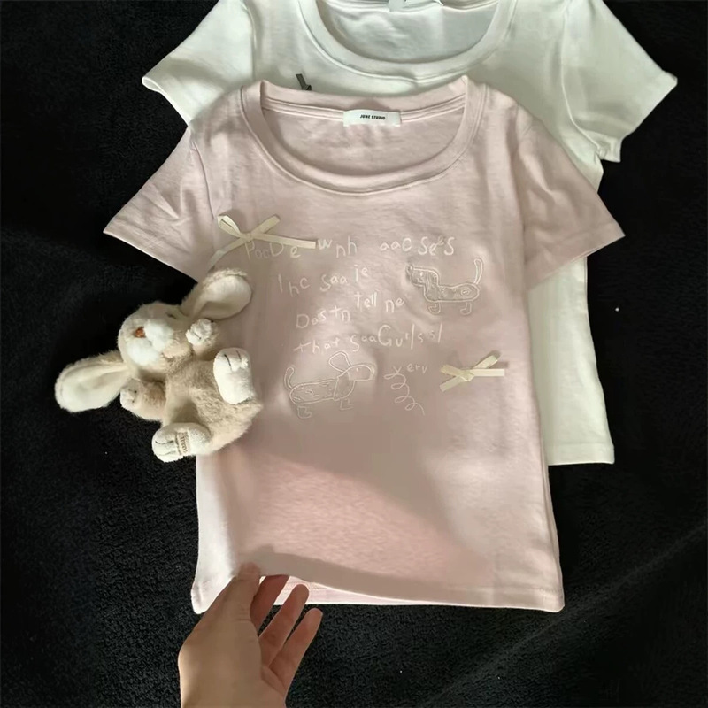 Korean-Style Spicy Girl Embroidered Dachshund Dog U-Neck Short-Sleeve T-Shirt for Women, Summer Slim-Fit Top with 3D Bow Design, Trendy Korean-Style Spicy Girl Embroidered Dachshund Dog U-Neck Short-Sleeve T-Shirt for Women, Summer Slim-Fit Top with 3D Bow Design, Trendy
