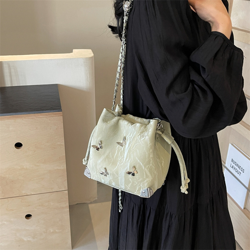 Bolsa de verano ultra caliente para mujeres 2024, nueva popularidad mariposa universal bolso de hombro en línea bolso de cubo