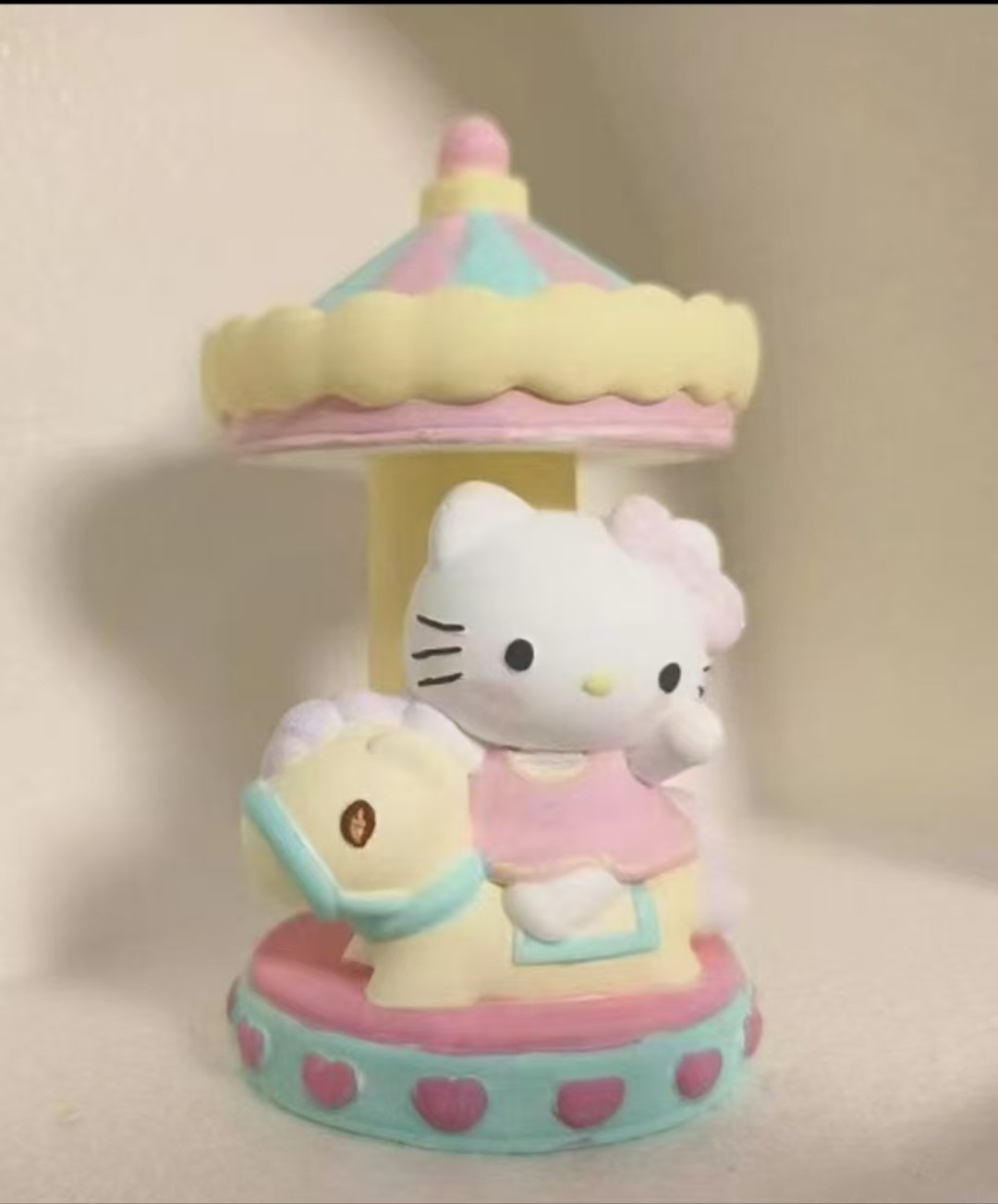 헬로 키티 회전목마