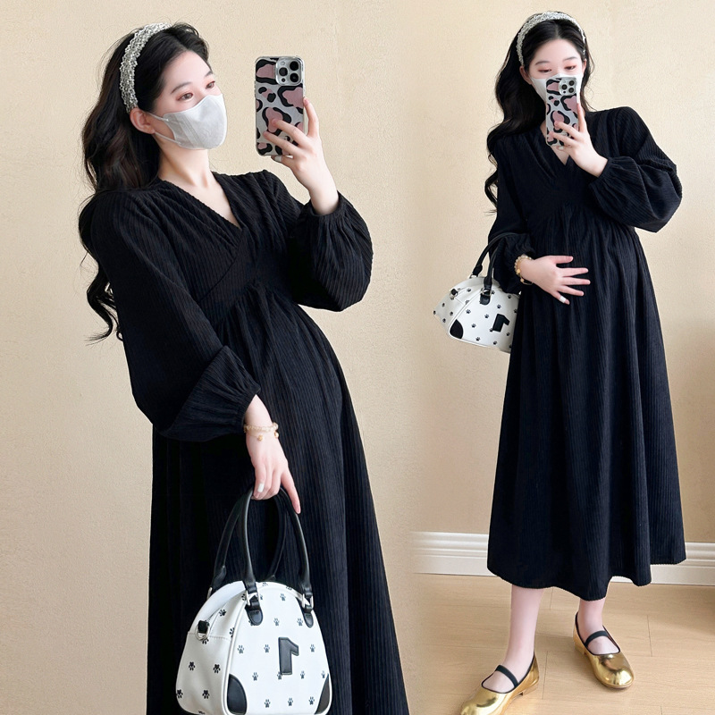 孕妇装秋装连衣裙2025新款洋气法式赫本风黑色长裙春秋款孕妇裙子|undefined