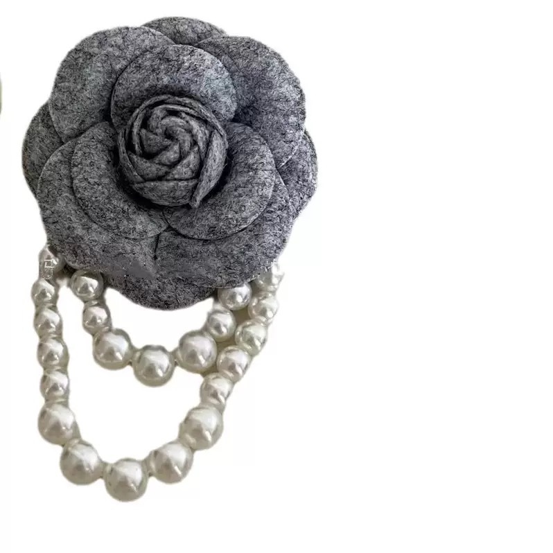 Broche camélia de pérolas estilo francês feita à mão_voghion.com