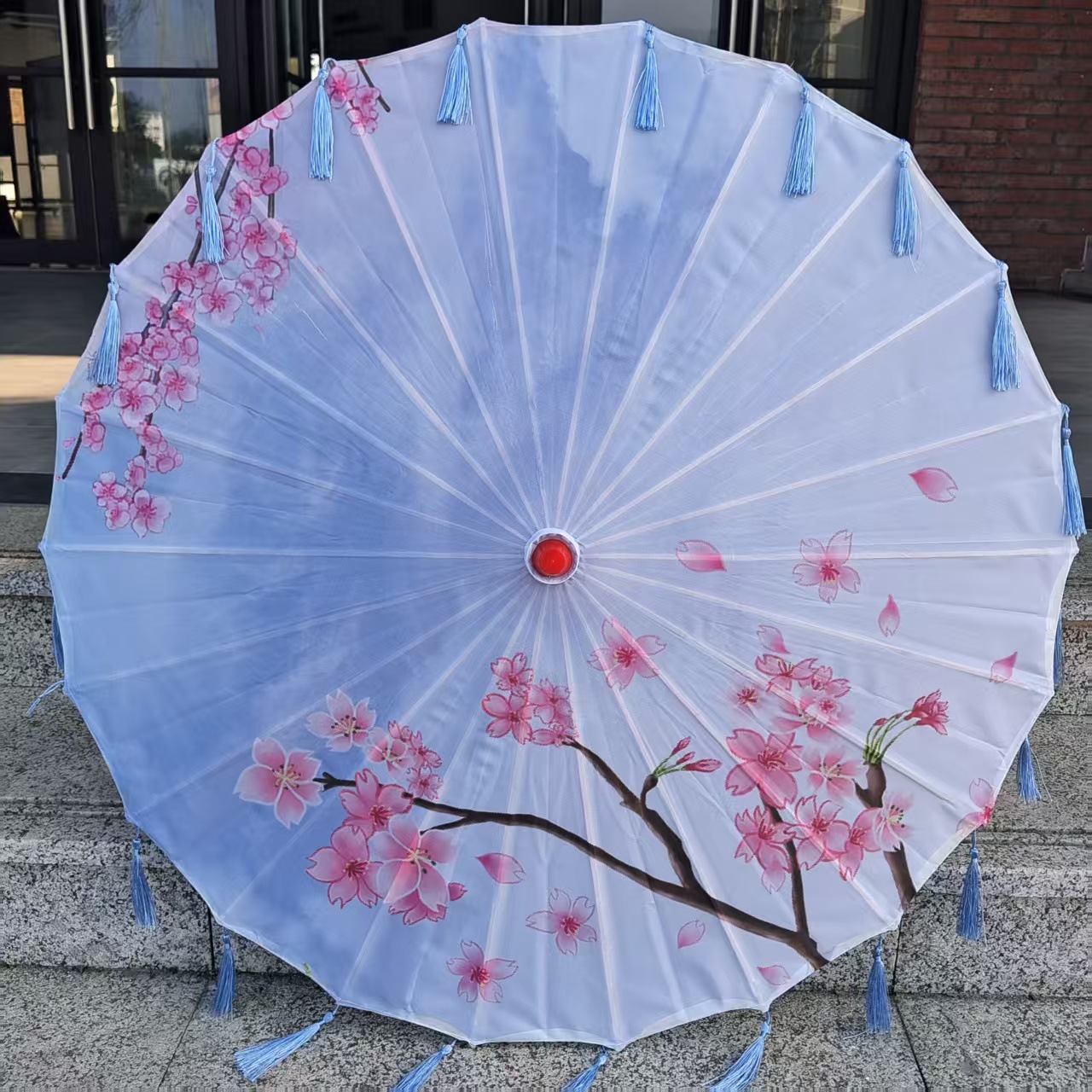 붉은 비와 하늘색 술