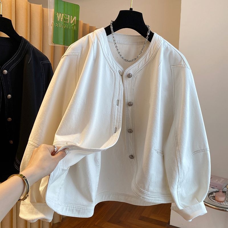 High-end white short denim jacket for women, spring and autumn 2026 new style, loose casual curved collarless top.