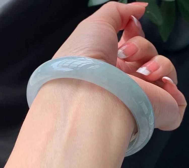 Vòng tay ngọc bích tự nhiên Miến Điện phong cách cổ xanh nước đá chi tiết 3