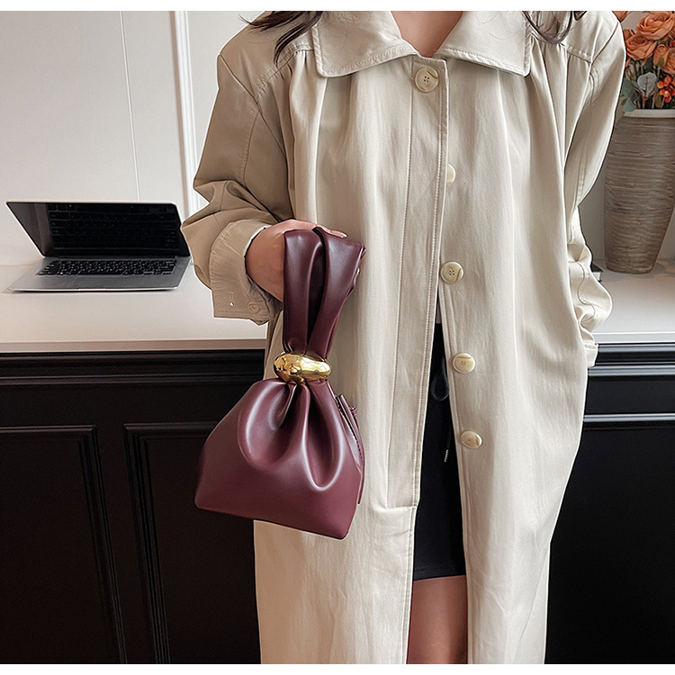 2024 nouvelle tendance de la mode féminine haut de gamme en nuage plissé sac à main polyvalent sac porte-bonheur personnalisé_voghion.com