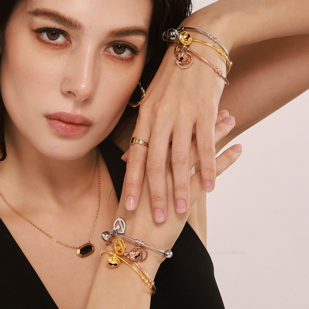 Zheng Yanins campanas colgante pulsera mujer delicada simple ligera lujosa sensación de diseño universal joyería pulsera de moda en stock