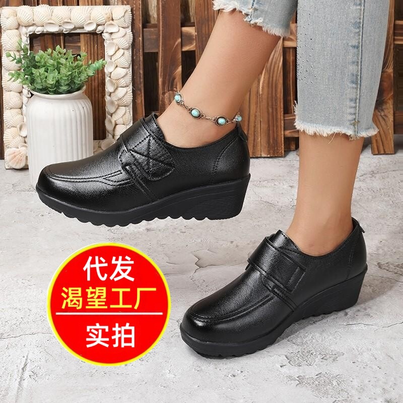 2026 Thick-soled, soft-soled, non-slip, comfortable soft leather shoes for middle-aged and elderly women, with Velcro fastening, flat sole, versatile and fashionable 2026 Thick-soled, soft-soled, non-slip, comfortable soft leather shoes for middle-aged and elderly women, with Velcro fastening, flat sole, versatile and fashionable