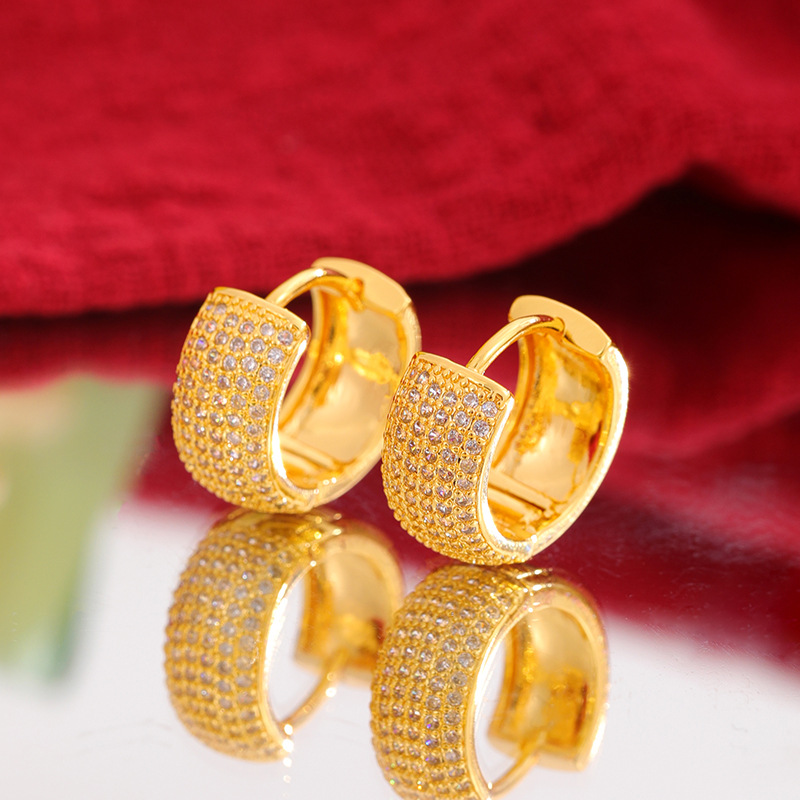 Hebilla de oreja de aleación de cobre Pendientes de diamantes llenos de oro de imitación clásico de las mujeres elegantes